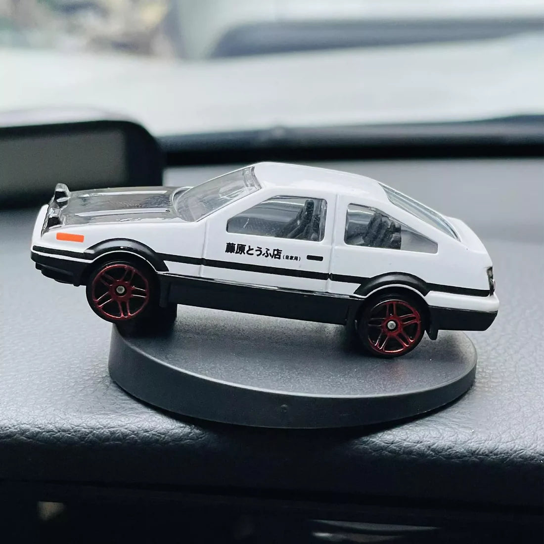 Aluminum Alloy Car Model Swing Tail Rotating Ornament